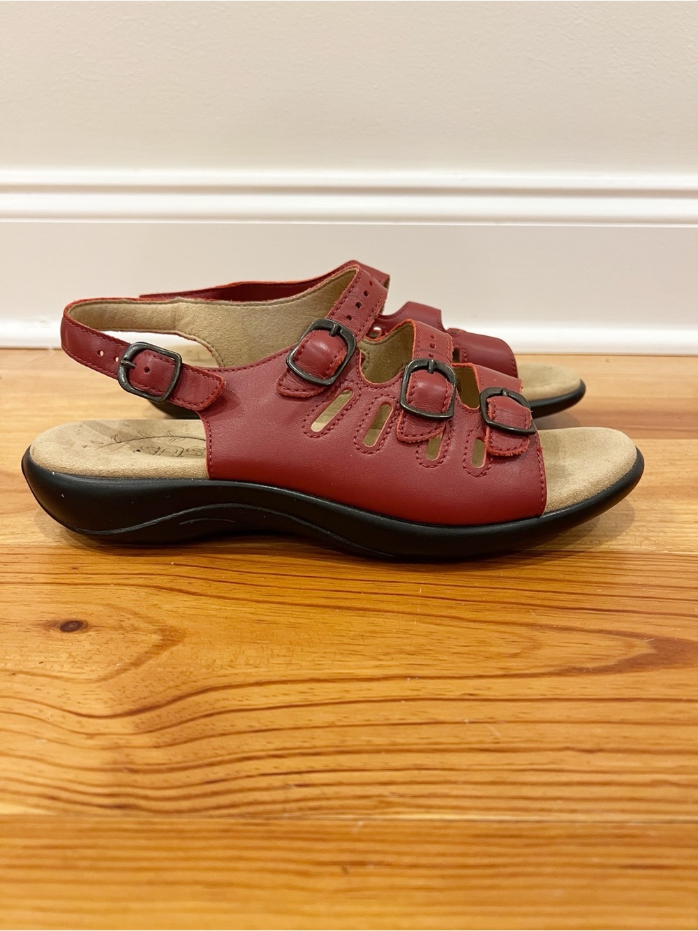 SAS Mystic Slingback Sandals Womens 8 N Narrow Ruby Cushioned Adjustable Straps